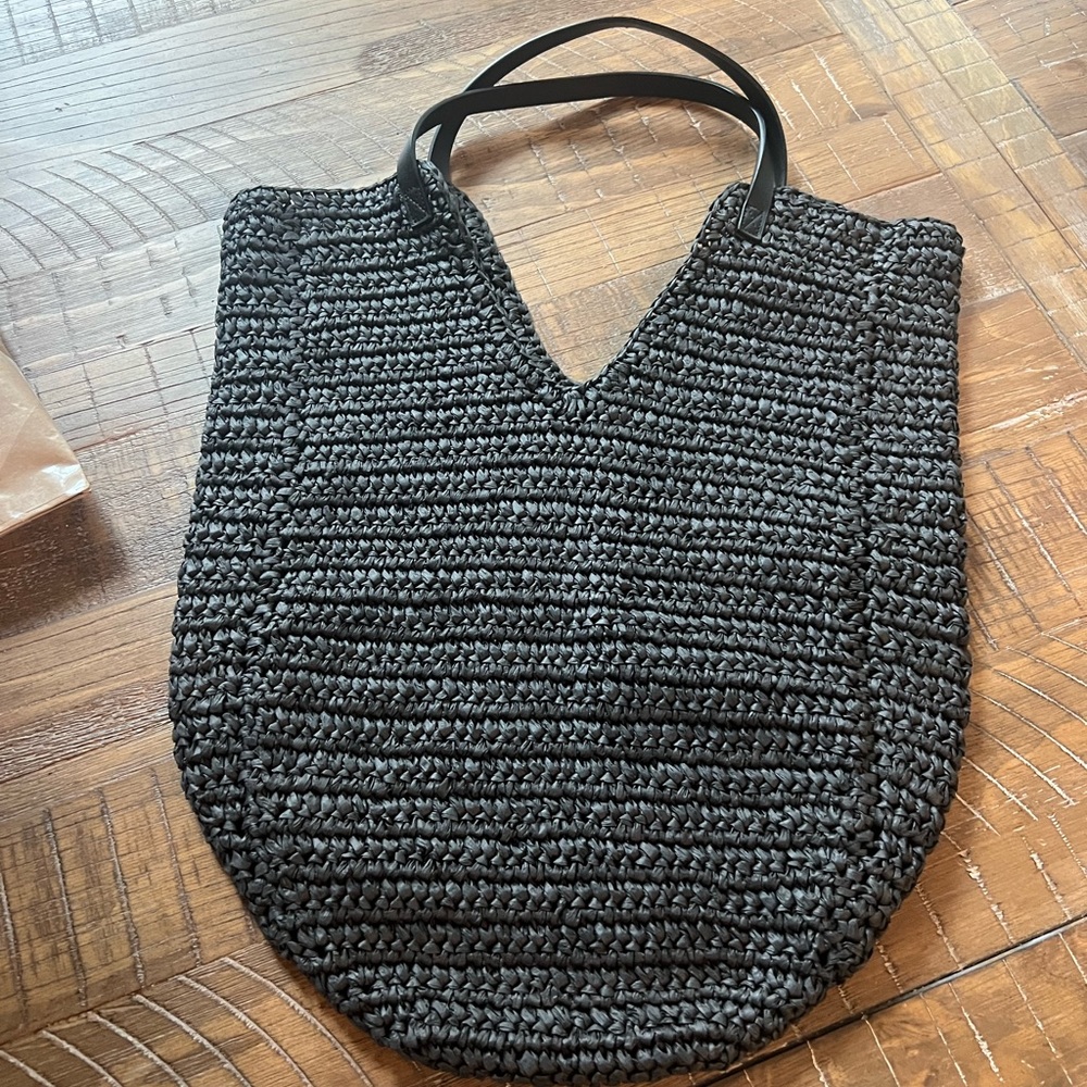 Straw hand bag